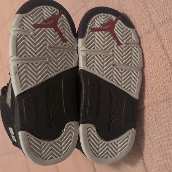 Nike Kids Black and Gray Sneakers - Picture 3 of 3